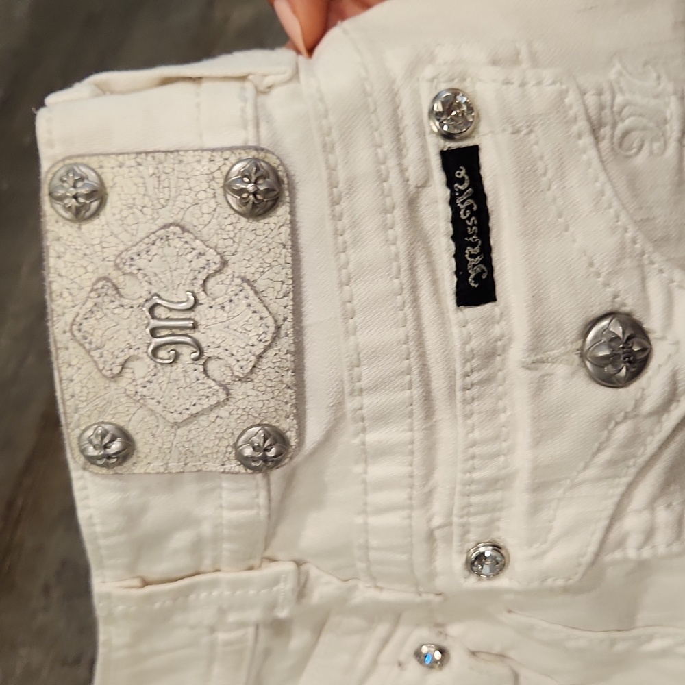 Miss Me Jean's White Boot Cut Size 27 with rhinestone rivets
